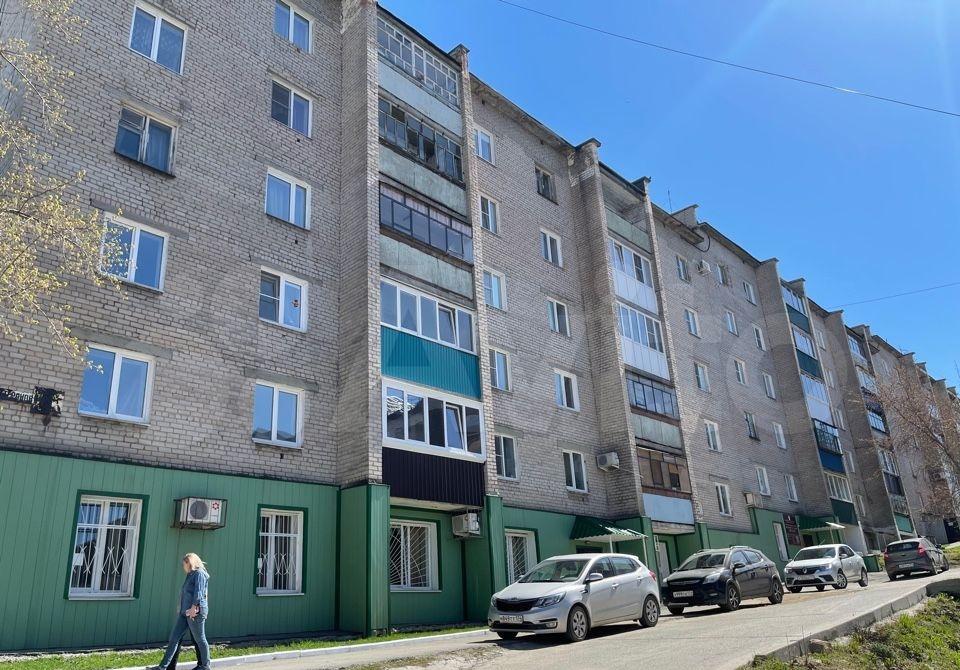 Продам нежилое помещение помещение(13,2 м.кв.)высота 2,7 м. Вход с улицы отдельный. Есть отопление, вода, канализация, электричество. План на последнем фото.